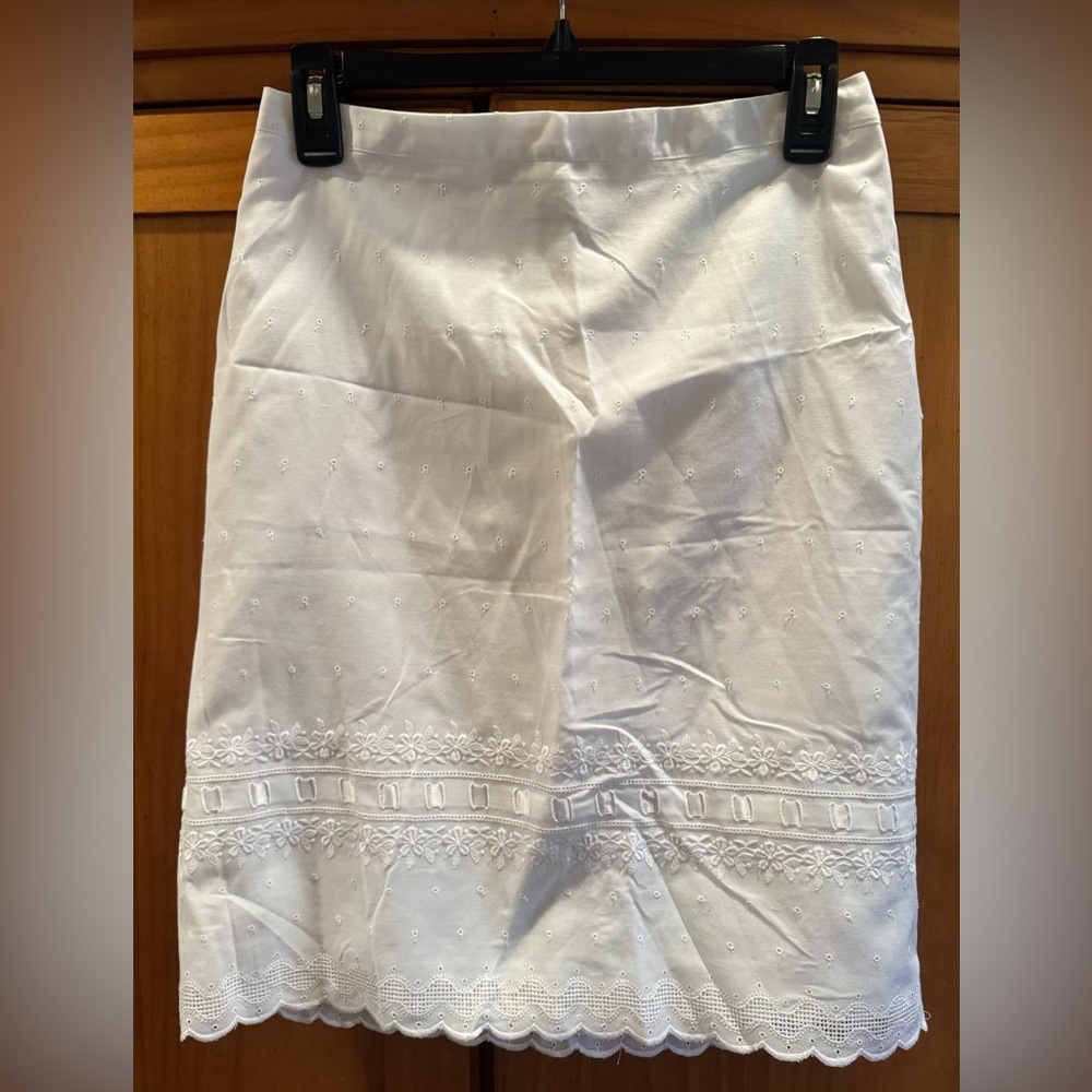 Moda International White Eyelet Pencil Skirt Embroidered Woven Details LIKE NEW!